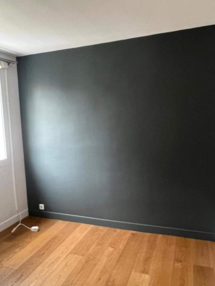 Mur peint en noir Créteil
