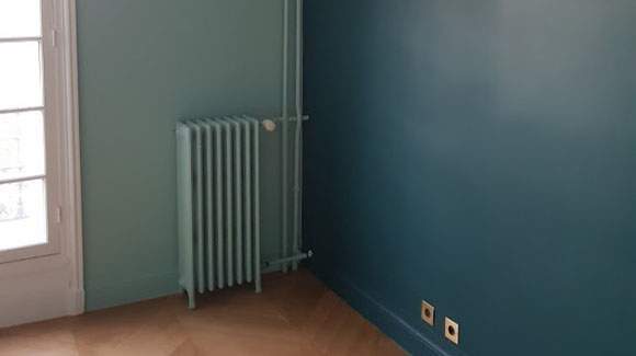 Mur peint en bleu Créteil